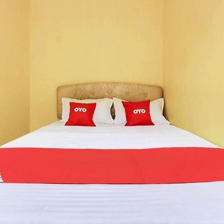 Oyo 89406 Lucky Budget Hotel Nilai Exterior photo