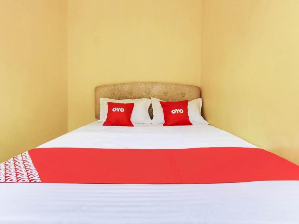Oyo 89406 Lucky Budget Hotel Nilai Exterior photo