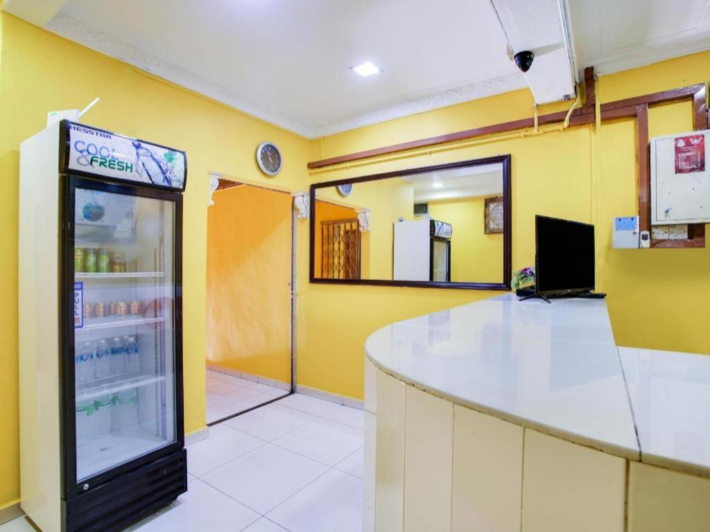 Oyo 89406 Lucky Budget Hotel Nilai Exterior photo