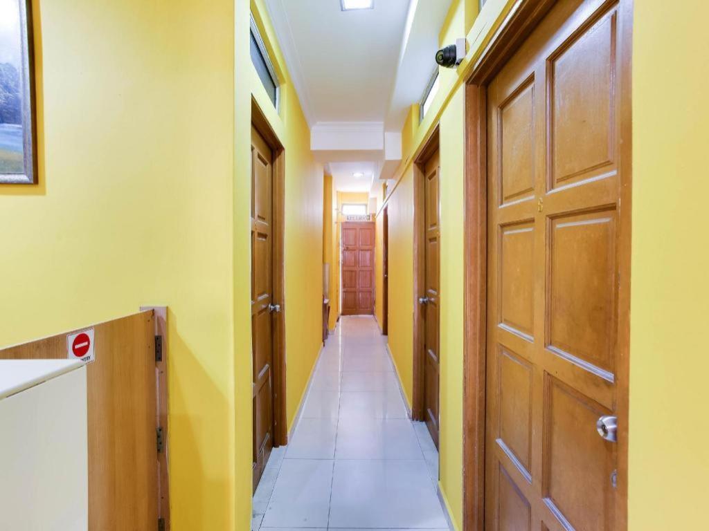 Oyo 89406 Lucky Budget Hotel Nilai Exterior photo