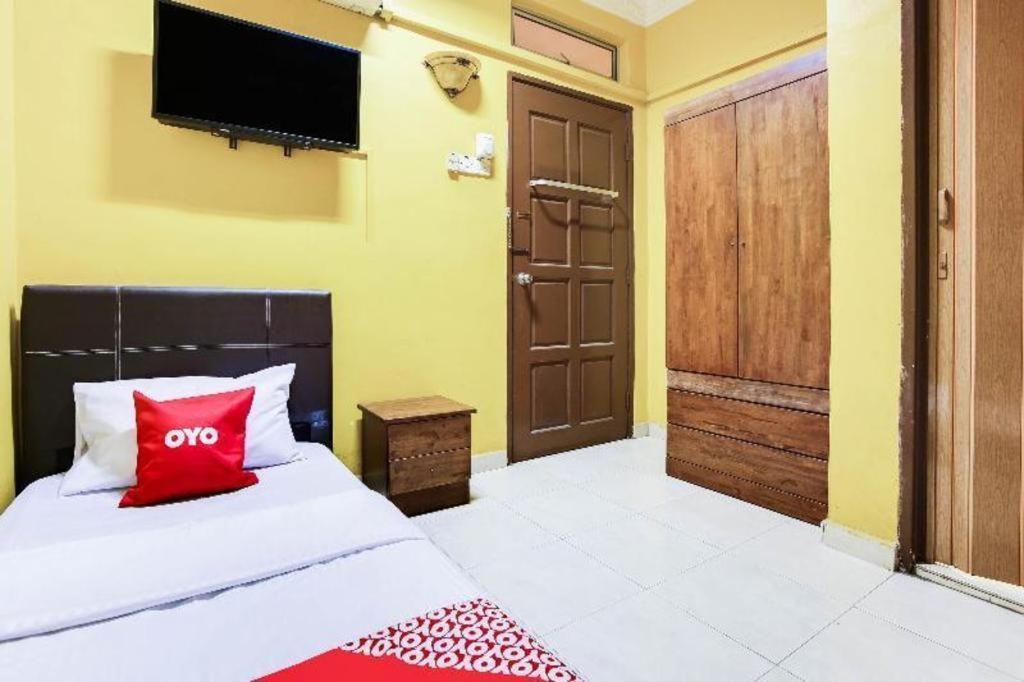 Oyo 89406 Lucky Budget Hotel Nilai Exterior photo