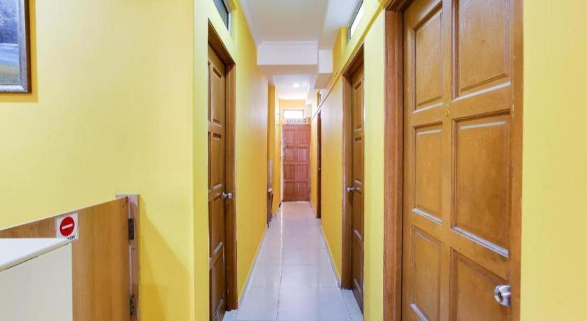 Oyo 89406 Lucky Budget Hotel Nilai Exterior photo