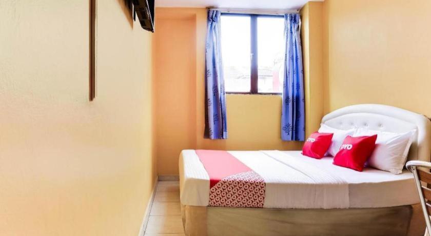 Oyo 89406 Lucky Budget Hotel Nilai Exterior photo
