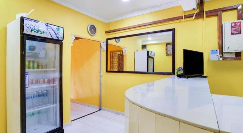 Oyo 89406 Lucky Budget Hotel Nilai Exterior photo